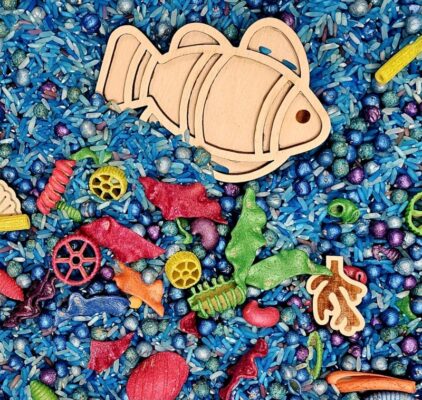 pour and play under the sea