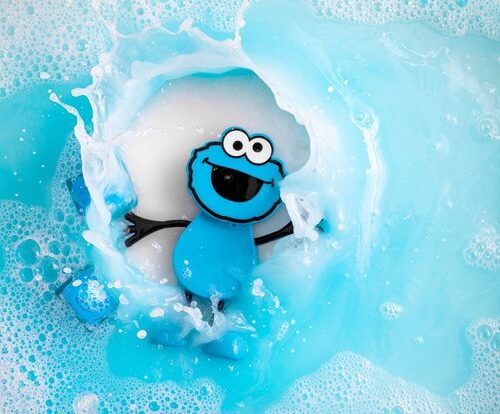 Glo Pals Cookie Monster in water