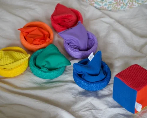 Pit Play Regenboog Dobbelsteen met Stapelstein en pittenzakjes