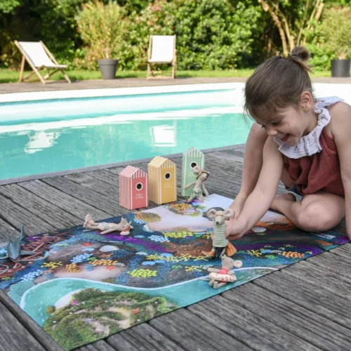 kind speelt op Speelkleed Koraal rif