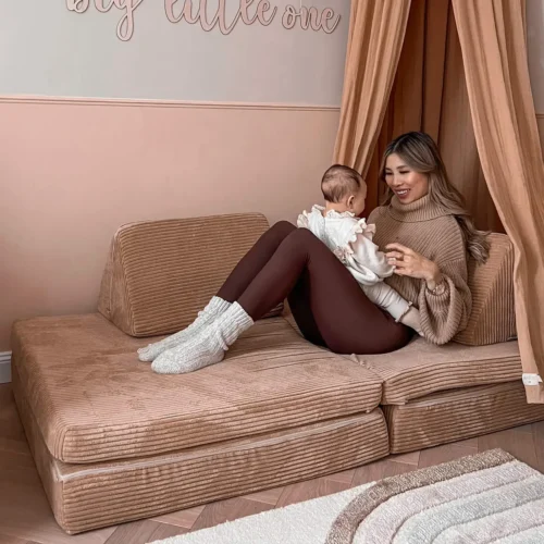 Moeder en kind op Funzy speel sofa