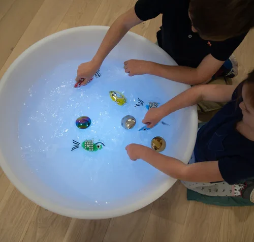 TickiT sensorische licht en watertafel van boven
