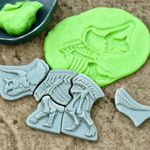 Yellow Door Dig Discover – Triceratops Spinosaurus met klei