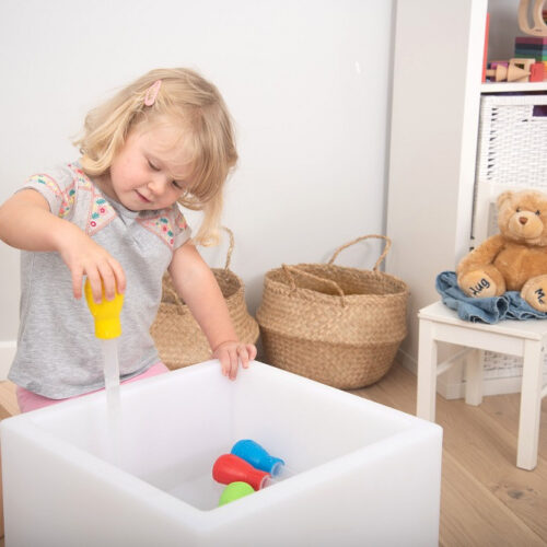 Kind met gele TickiT Grote Pippet