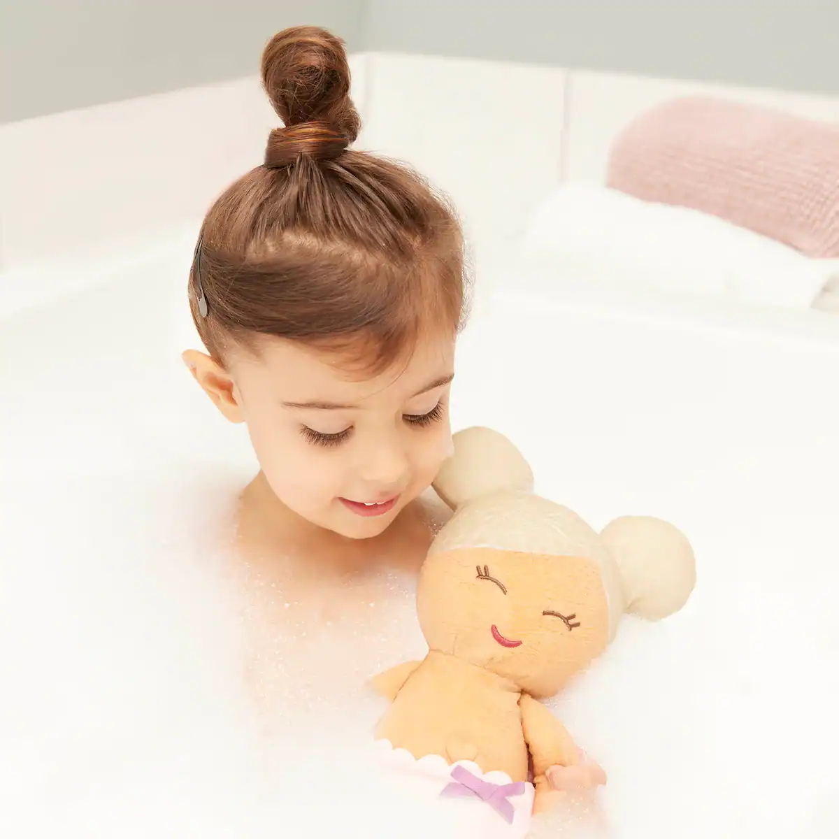 LullaBaby Zachte Badpop – Meisje met blond haar | Groot - Afbeelding 2